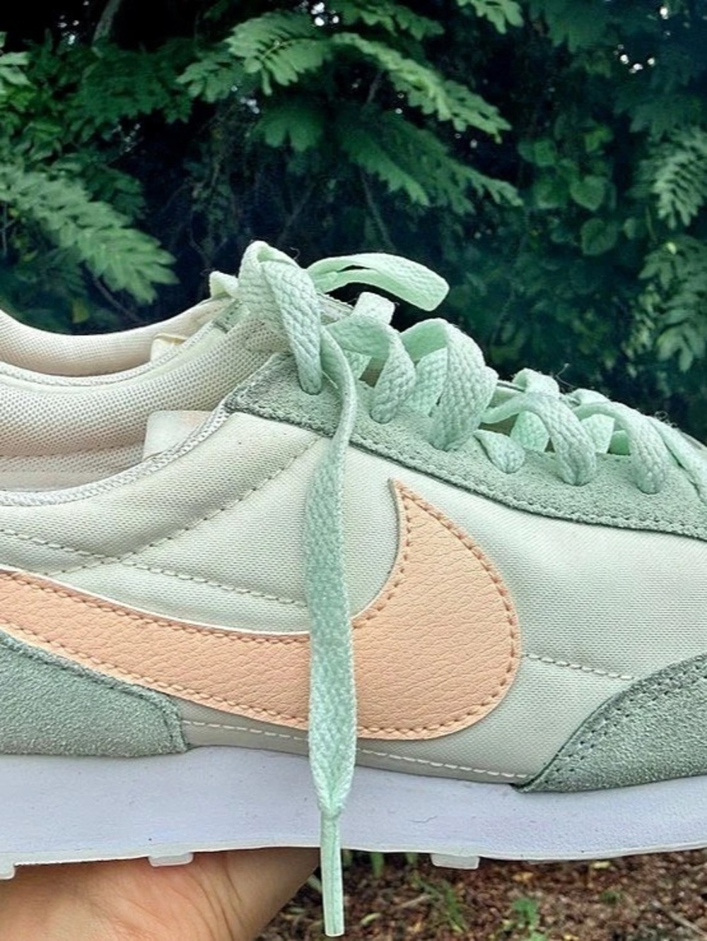 Women’s Nike Daybreak Green & Pink Sneakers